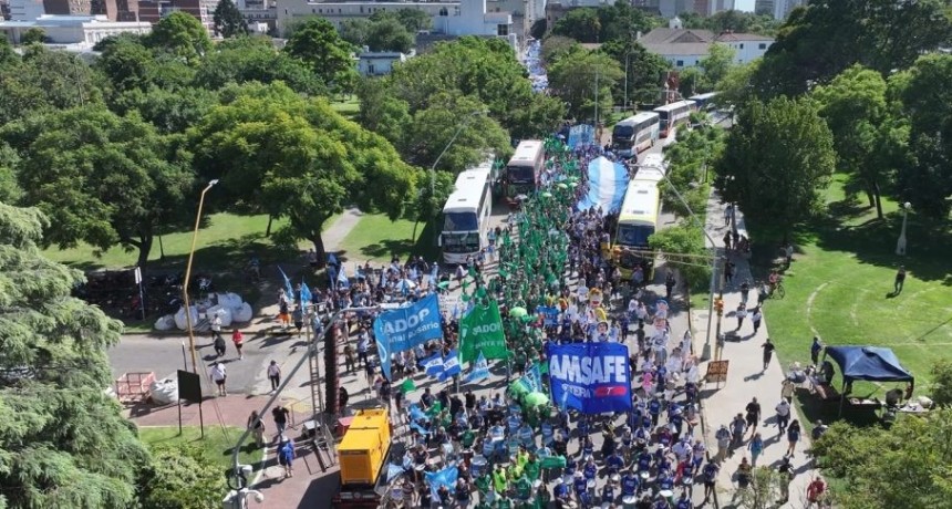 Santa Fe: Tras el paro masivo, AMSAFE redobla la protesta y llevar&aacute; una carpa blanca por toda la provincia
