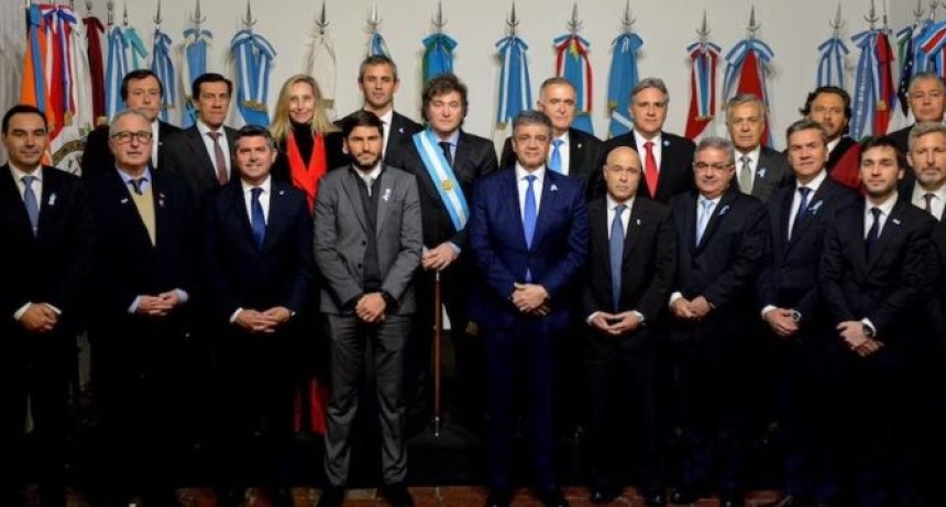 Las provincias pierden casi un bill&oacute;n de pesos, pero los gobernadores siguen respaldando a Milei