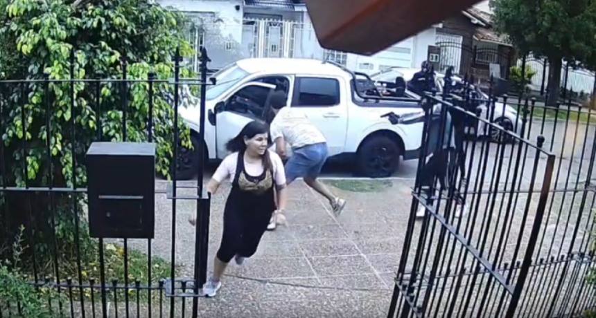 Asalto a plena luz del d&iacute;a en Villa Luzuriaga: enca&ntilde;onaron a una familia y escaparon con su auto