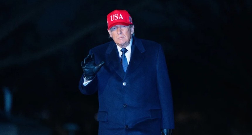 Trump redobla la presi&oacute;n sobre Ir&aacute;n y amenaza con una ofensiva &ldquo;20 veces m&aacute;s fuerte&rdquo;