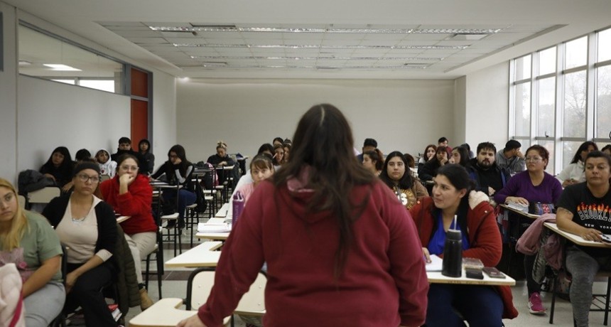 Volvi&oacute; el Plan FinEs a La Matanza y miles de vecinos podr&aacute;n terminar la escuela