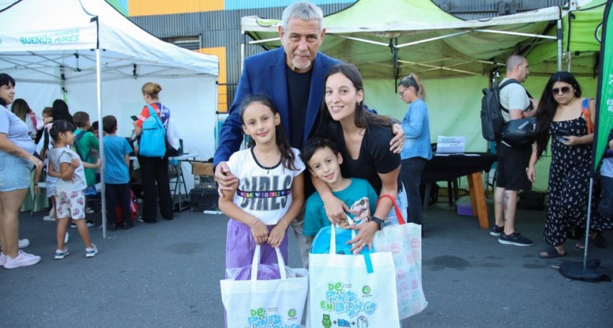 Ferraresi entreg&oacute; kits escolares del programa &ldquo;De Punta en Blanco&rdquo; a estudiantes de Avellaneda