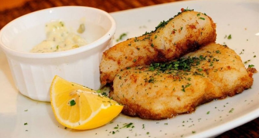 Pejerrey frito a la mostaza: el secreto para darle un giro irresistible a un cl&aacute;sico argentino