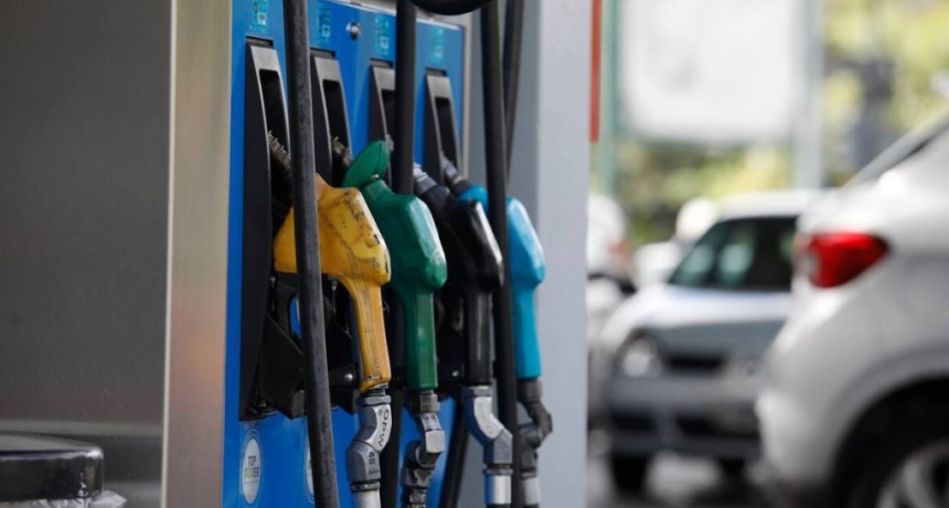 Nafta sin freno: tras otro aumento del 4%, la s&uacute;per ya supera los $1.800 y presiona sobre la inflaci&oacute;n