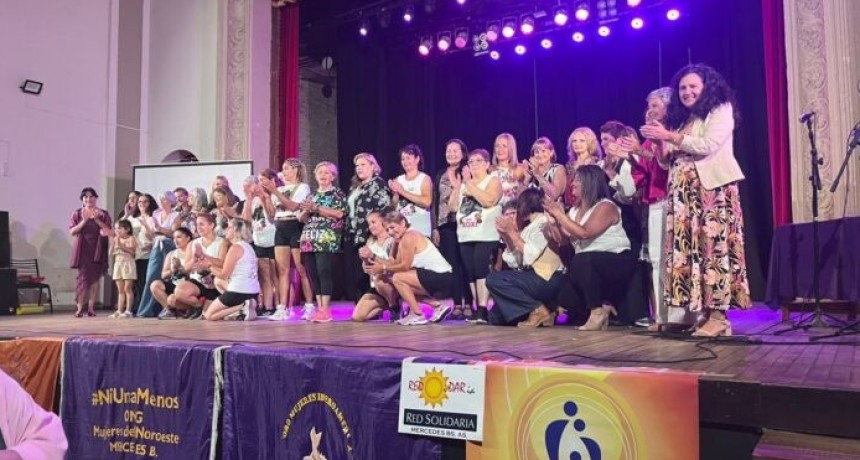 Inclusi&oacute;n, solidaridad y emoci&oacute;n en el desfile del 8M