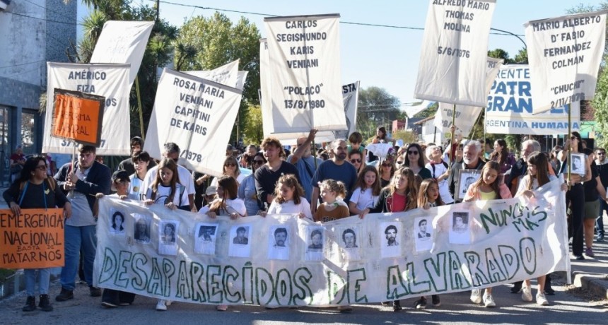 Multitudinaria caminata por la Memoria en General Alvarado a 50 a&ntilde;os del golpe
