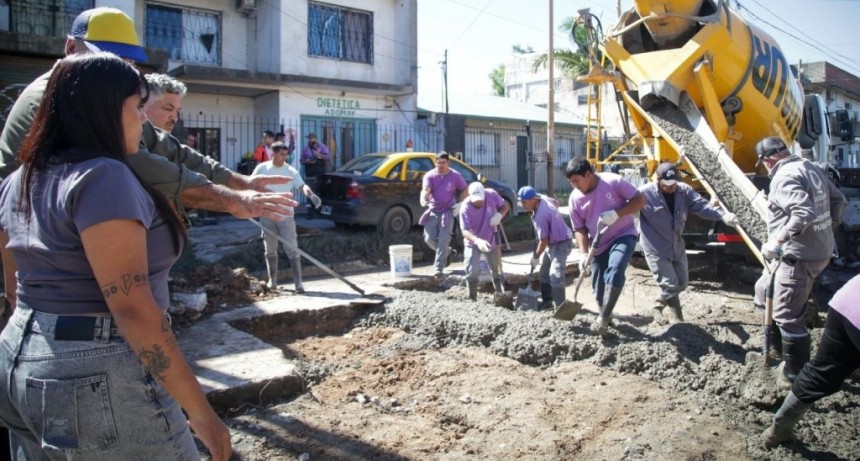Quilmes avanza con obras de bacheo en Solano: mejoras clave para una calle muy transitada