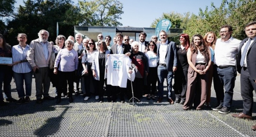 Kicillof visit&oacute; el ex centro clandestino Destacamento Arana y firm&oacute; un acuerdo clave por los desaparecidos