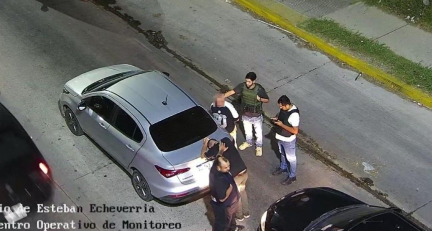 Cayeron tras ser detectados por c&aacute;maras: dos detenidos con armas en Luis Guill&oacute;n