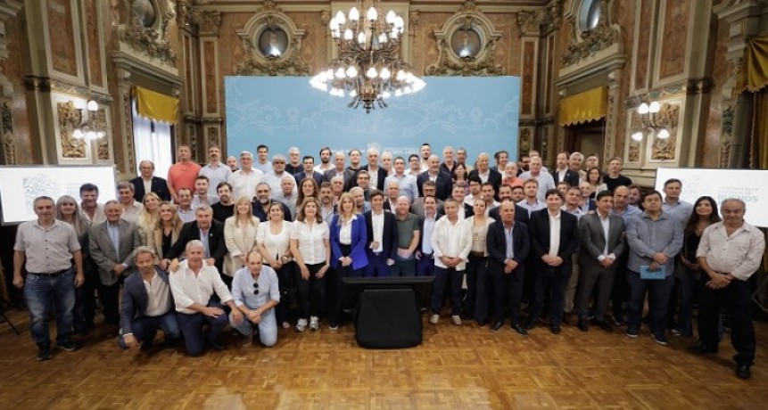 Kicillof cruz&oacute; al Gobierno nacional y anunci&oacute; fondos clave para municipios en medio de la crisis