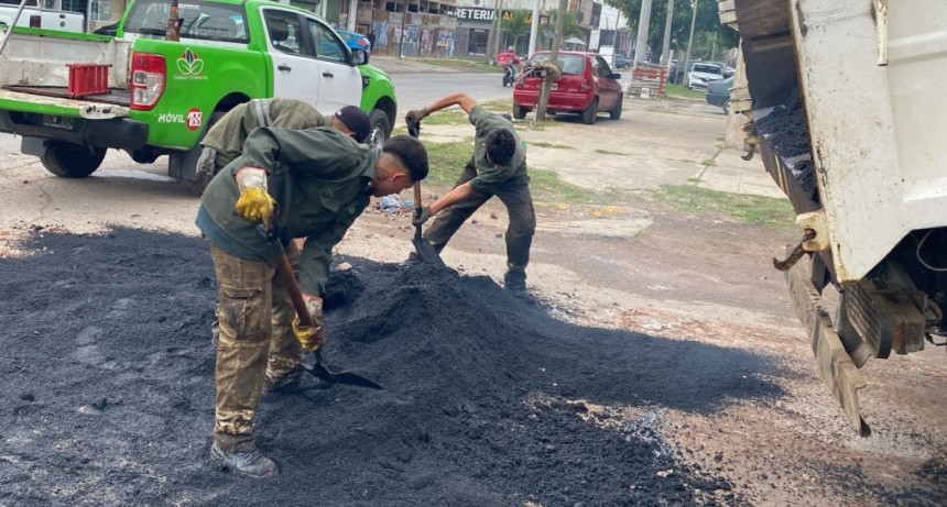 Avanza el plan vial: nuevas obras de bacheo en Luis Guill&oacute;n para mejorar la circulaci&oacute;n