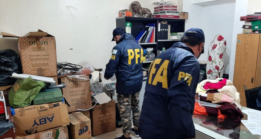 La Policía Federal rescató a ocho víctimas de explotación laboral en un taller clandestino y detuvo a cuatro personas