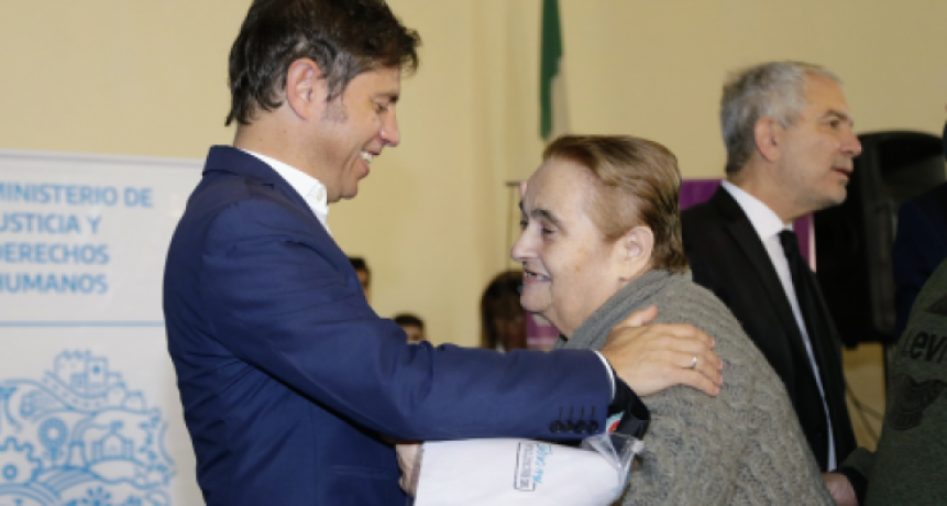 Kicillof encabezó la entrega de escrituras gratuitas para familias de Arrecifes