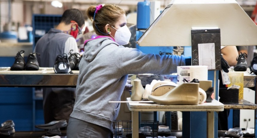 Kulfas anunció que se destinarán $16.000M para fortalecer la inclusión financiera de pequeños emprendimientos, comercios y MiPyMEs