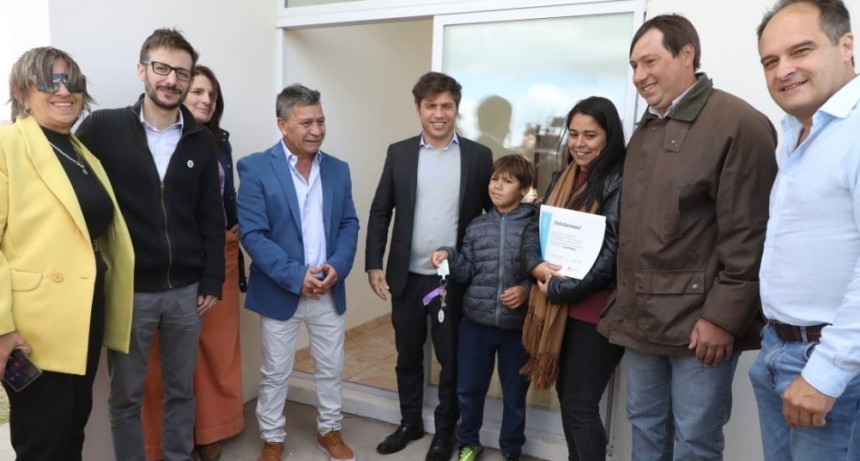 Maggiotti, Kicillof y Simone entregaron viviendas en General Guido y Pila