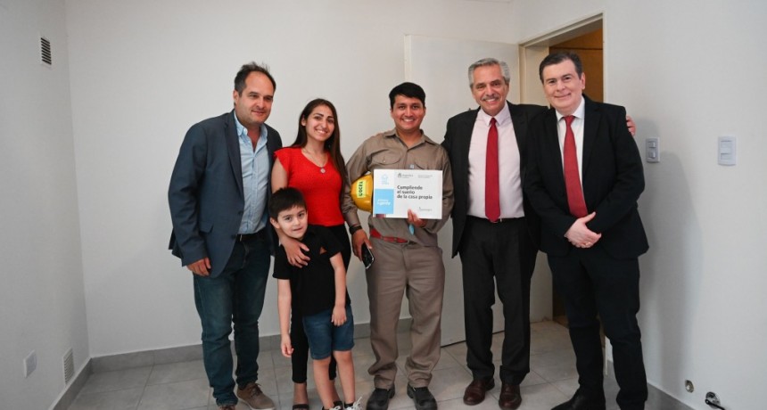 El presidente entregó en Santiago del Estero la vivienda 100 mil de la gestión