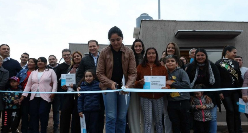 Mendoza: Vecinos y vecinas de Lavalle recibieron la llave de su casa propia