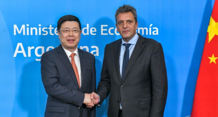 Argentina deja de pagar importaciones en dólares y pasa a yuanes