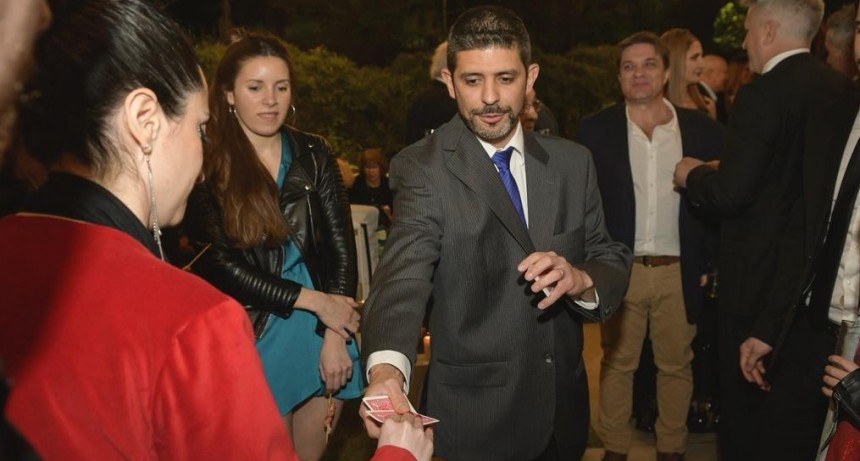 FERIA DEL LIBRO: El MAGO FACUNDO HARÁ SHOWS SOLIDARIOS EN EL STAND DE LA FUNDACIÓN GARRAHAN
