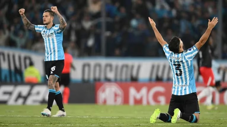 Racing aplasta a Bragantino en la Copa Sudamericana