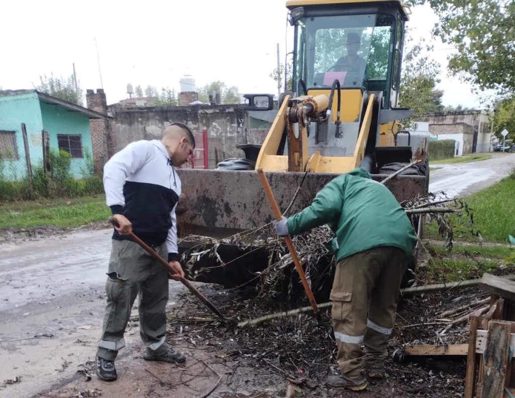 Tras las intensas lluvias, municipio persiste en labores de saneamiento y limpieza en barrios del distrito