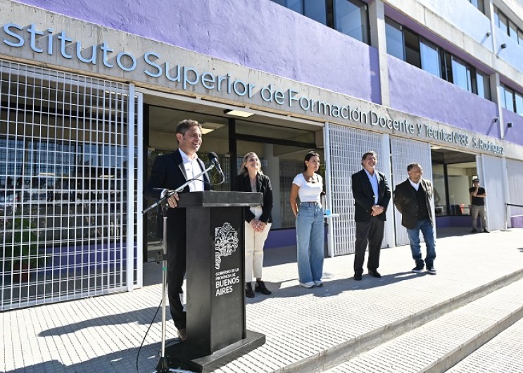 Kicillof inaugura nuevo edificio del Instituto N°83 de Formación Docente y Técnica, impulsando la educación en la provincia