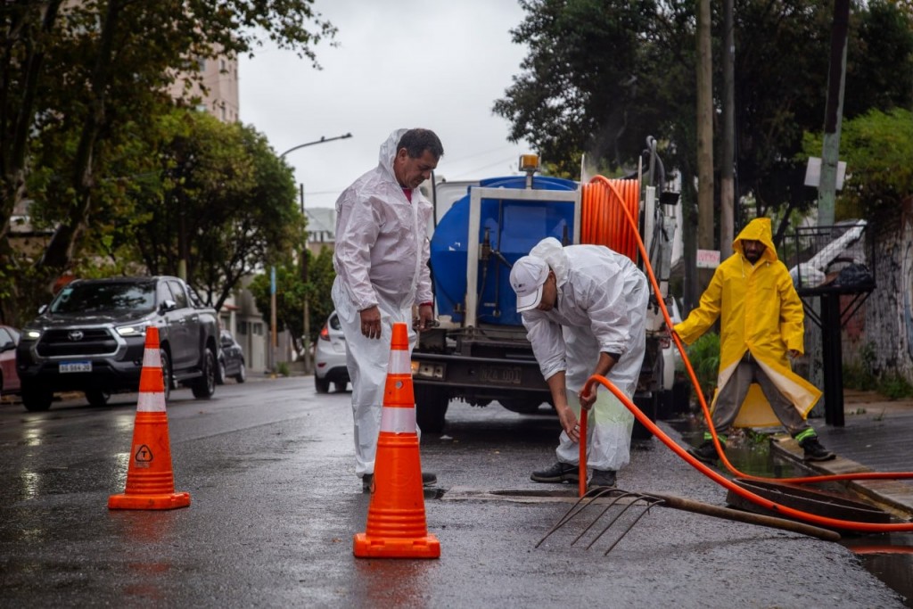 Importante operativo de limpieza en arroyos y desobstrucción de sumideros en Quilmes