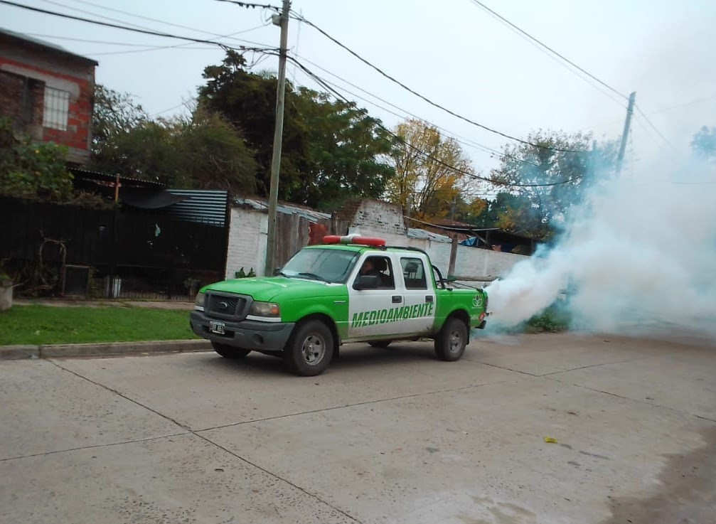 Esteban Echeverría: Trabajos de fumigación en Monte Grande