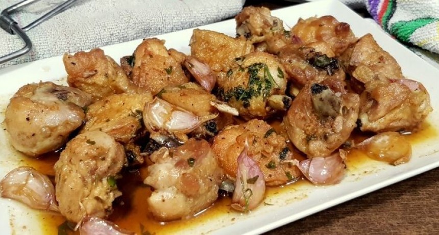 Cocina Básica: Pollo al Ajillo, un Sabor Tradicional en Cada Bocado