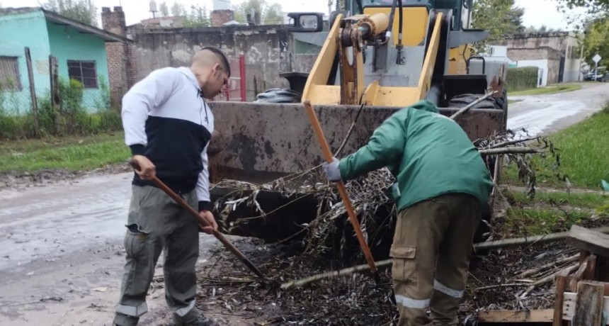 Tras las intensas lluvias, municipio persiste en labores de saneamiento y limpieza en barrios del distrito