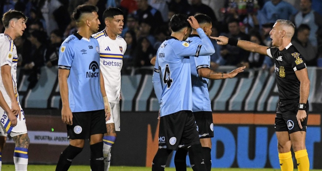 Con el VAR como aliado, Boca venció a Belgrano y se metió en los octavos del Apertura