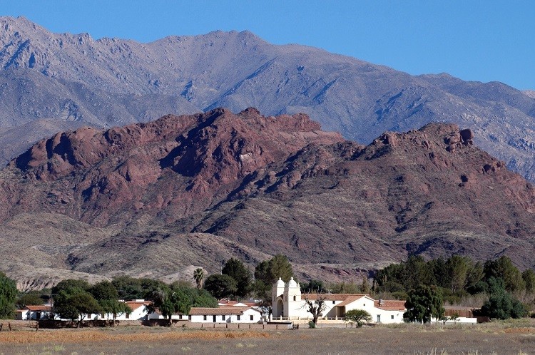 Molinos: historia colonial y serenidad entre los Valles Calchaquíes salteños
