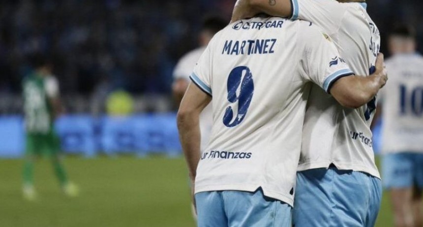 Maravilla imparable: Racing goleó a Banfield y sueña con los octavos
