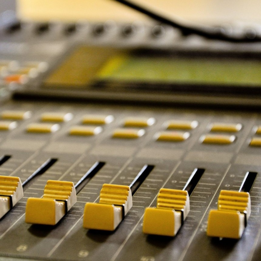 ¡Anímate a crear tu propio programa de radio!