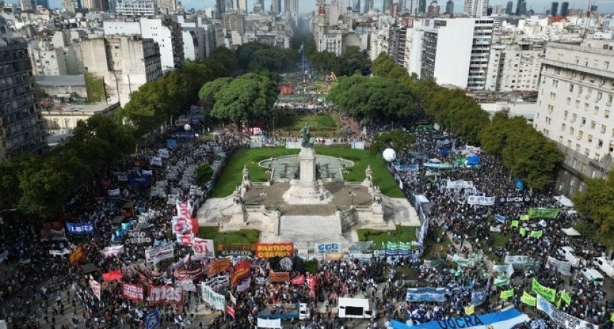 "La vanguardia contra el ajuste": masiva movilización de jubilados y sindicatos frente al Congreso