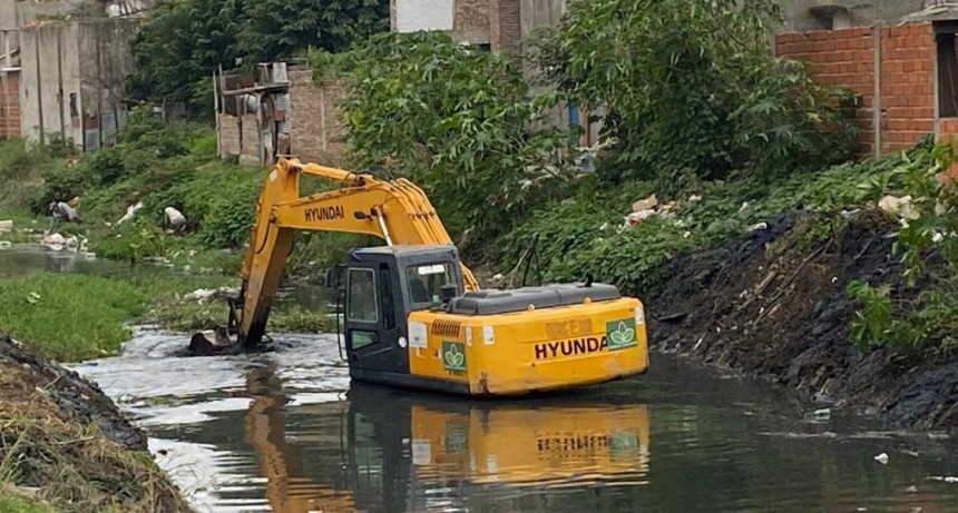 Esteban Echeverría refuerza el saneamiento del Santa Catalina y el Riachuelo para prevenir inundaciones