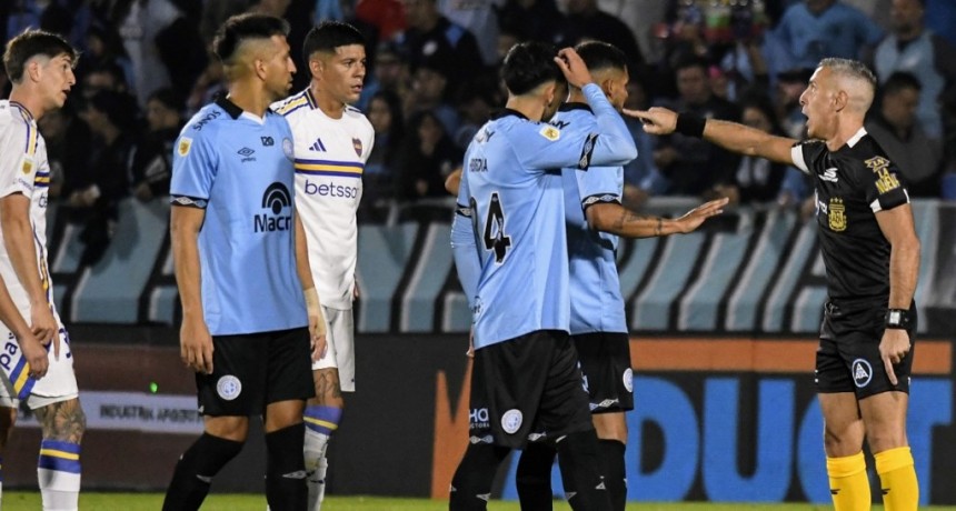 Con el VAR como aliado, Boca venció a Belgrano y se metió en los octavos del Apertura