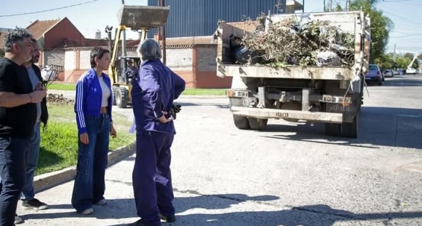 Mayra Mendoza supervisó un operativo integral de limpieza en Quilmes Oeste