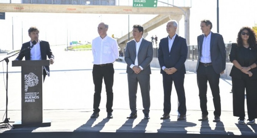Kicillof inauguró una nueva bajada en la Autopista Buenos Aires-La Plata y firmó obras clave para La Plata