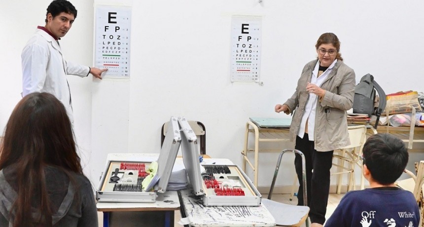 El programa oftalmológico EcheVERría realizó controles visuales en Monte Grande