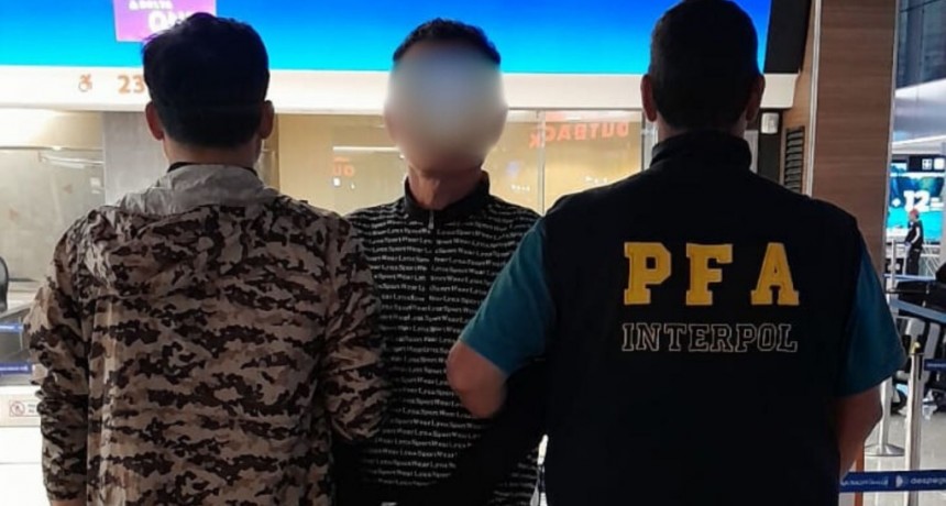 Extraditaron a un empresario coreano acusado de estafa millonaria en su país