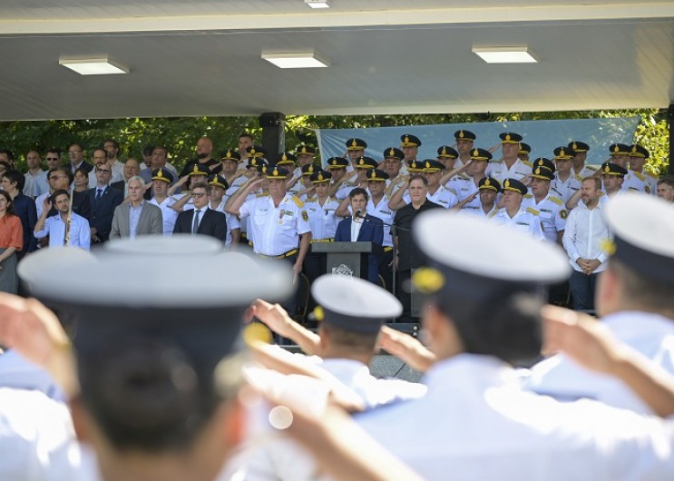 Impactante acto y fuerte mensaje: Kicillof sum&oacute; m&aacute;s de 1.500 nuevos polic&iacute;as y apunt&oacute; contra Naci&oacute;n