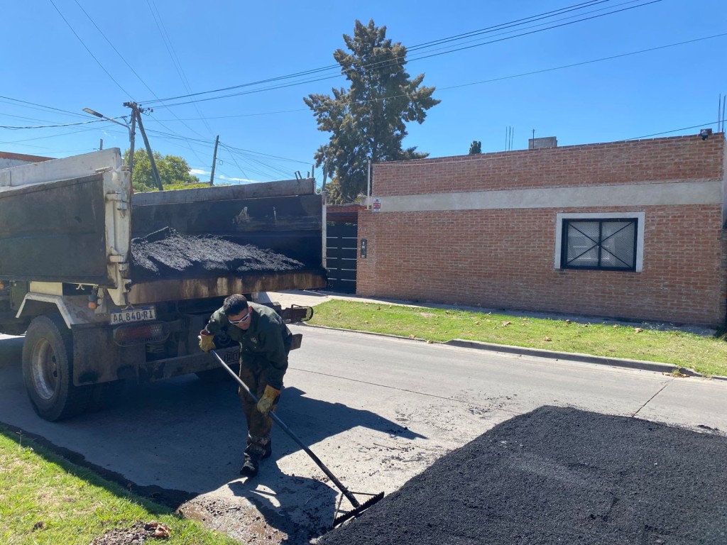Calles en obra y mejoras clave: avanzan nuevos trabajos de bacheo en Monte Grande