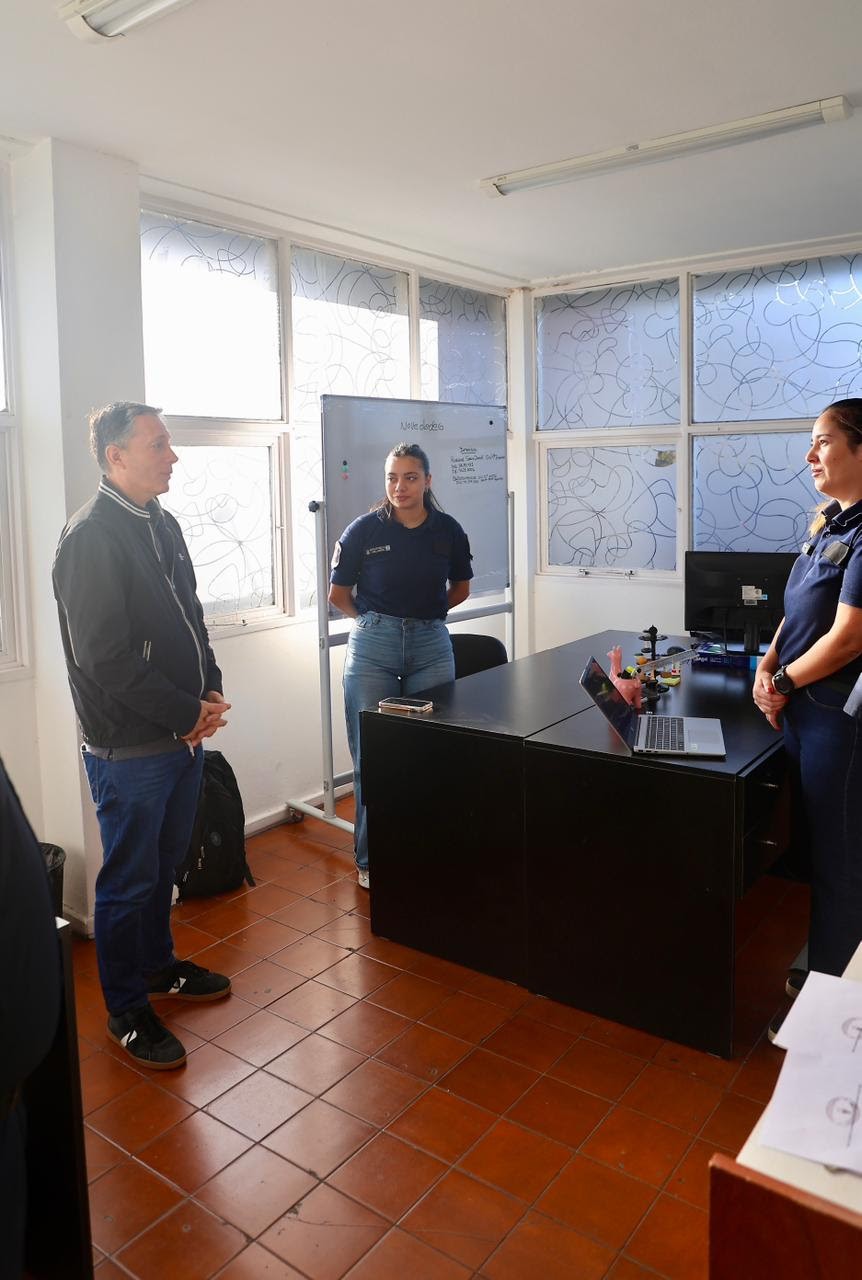 Gray recorri&oacute; la sede de Investigaciones Federales y destac&oacute; el trabajo contra el narcotr&aacute;fico en el distrito