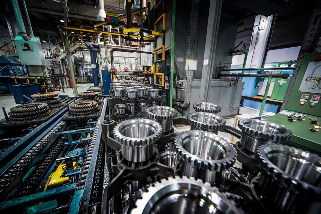 La econom&iacute;a se fren&oacute; en febrero y la industria lidera la ca&iacute;da