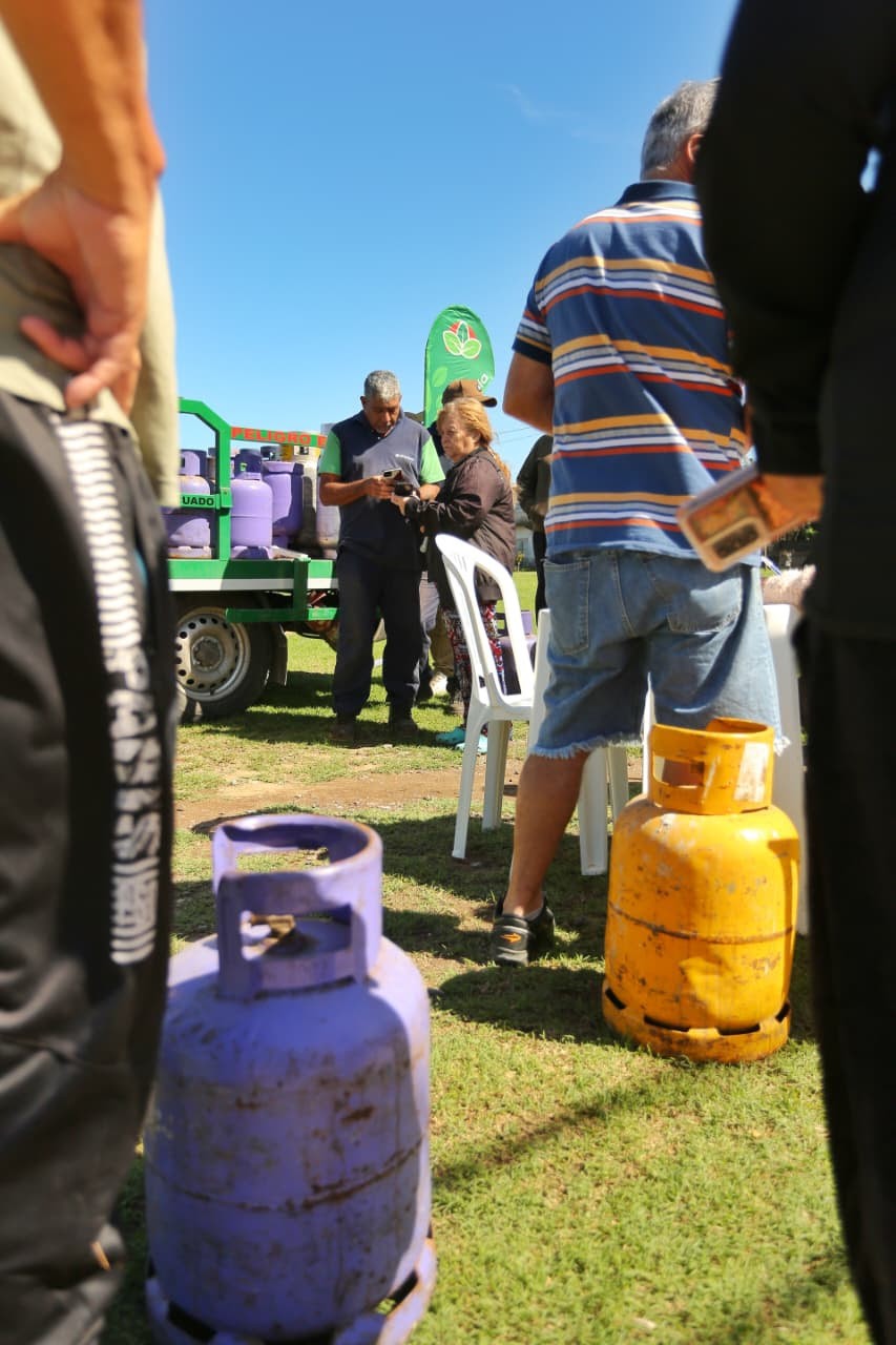 Garrafas a precio accesible en Luis Guill&oacute;n: fuerte operativo municipal en medio de la suba del gas