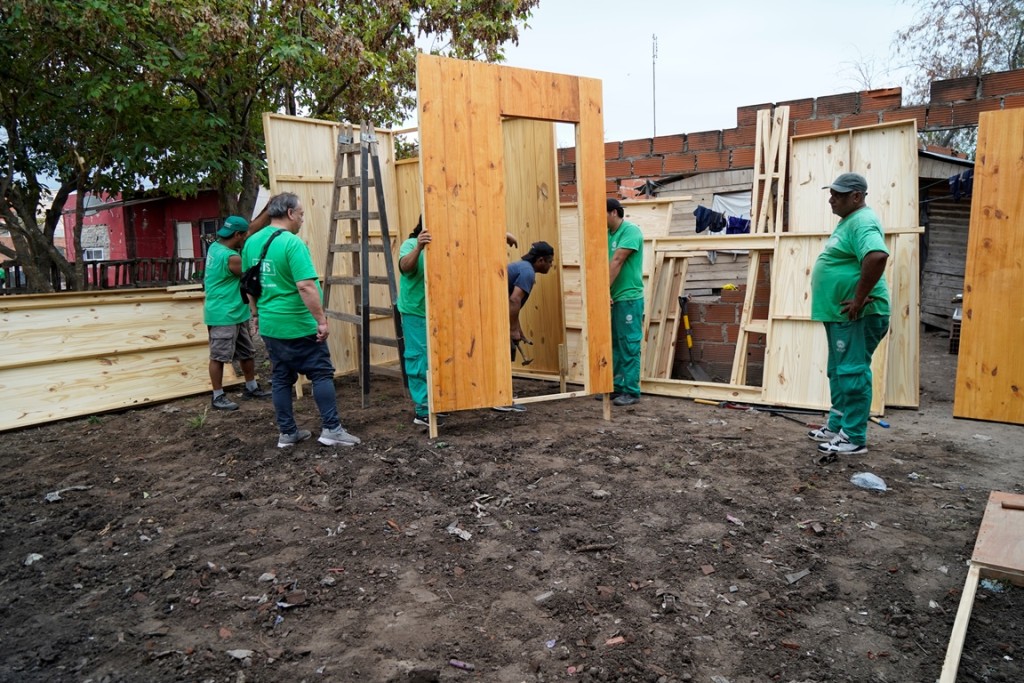 Explosi&oacute;n y respuesta urgente: as&iacute; reconstruyen la vida de 23 familias en Mariano Acosta