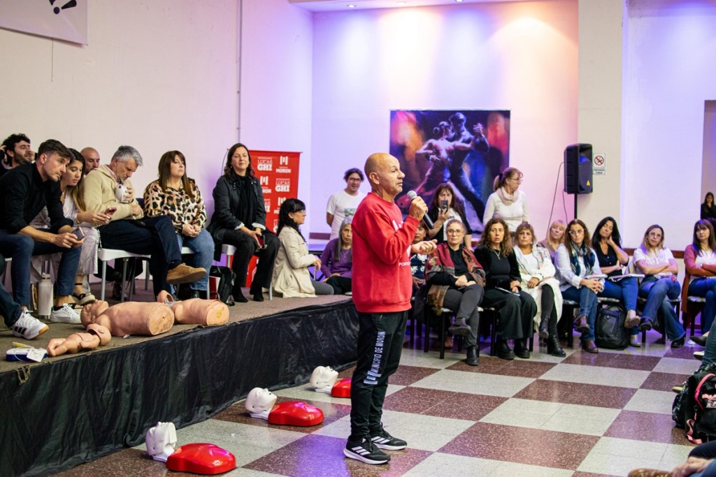 Mor&oacute;n reuni&oacute; a escuelas y lanz&oacute; una jornada clave con capacitaci&oacute;n en RCP y pol&iacute;ticas educativas