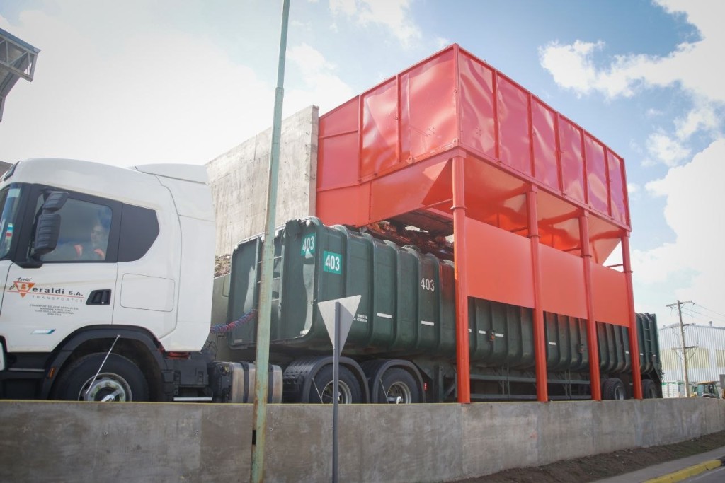 Revoluci&oacute;n en la basura: Quilmes present&oacute; una nueva tolva que promete cambiar todo el sistema de residuos