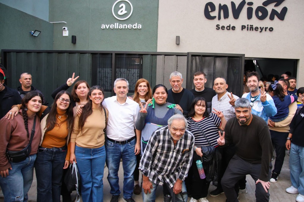 Fuerte apuesta social: inauguraron nuevos edificios de Envi&oacute;n y ampliaron miles de becas en Avellaneda